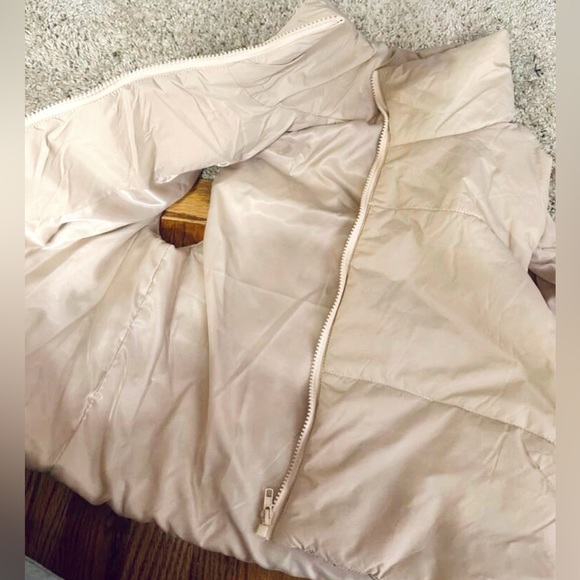 Cropped Beige Puffer Vest Zip Up - Picture 14 of 14